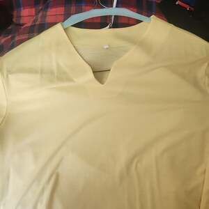 XXL Men's Yellow Notch V-Neck Lightweight Short Sleeve Tee